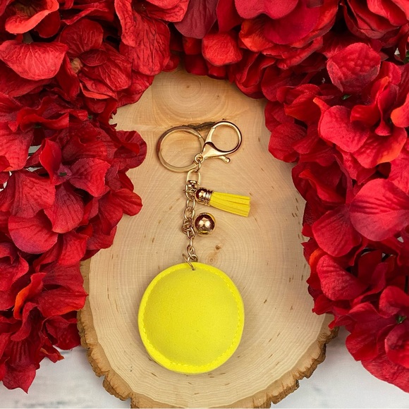 🥎Crystal & Leather Softball Keychain & Yellow Tassel - Picture 7 of 10